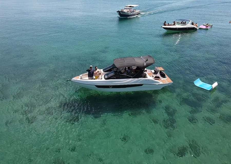 Búzios: Speedboat tour of 2 islands and 11 beaches - Ilha Feia brings an island swim