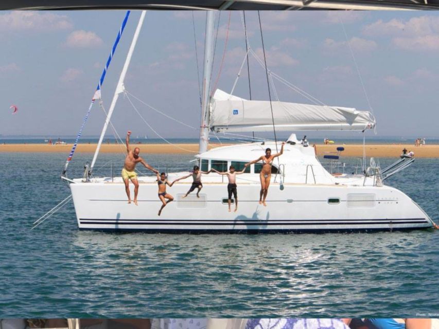Cannigione: Catamaran daily tour to La Maddalena Archipelago - What lunch adds to the day