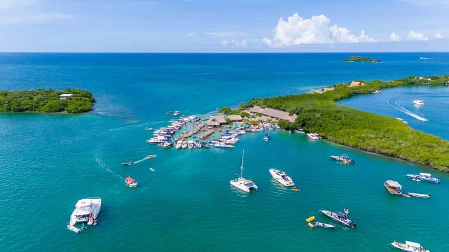 CARTAGENA: 4 islands by sport boat +oceanarium tickets - Bocha Chica and the forts of Tierra Bomba