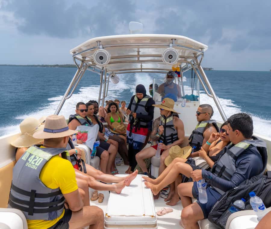Cartagena: 5 Island Boat Tour with Night Bioluminescent Stop - Cholón adds a livelier beach stop