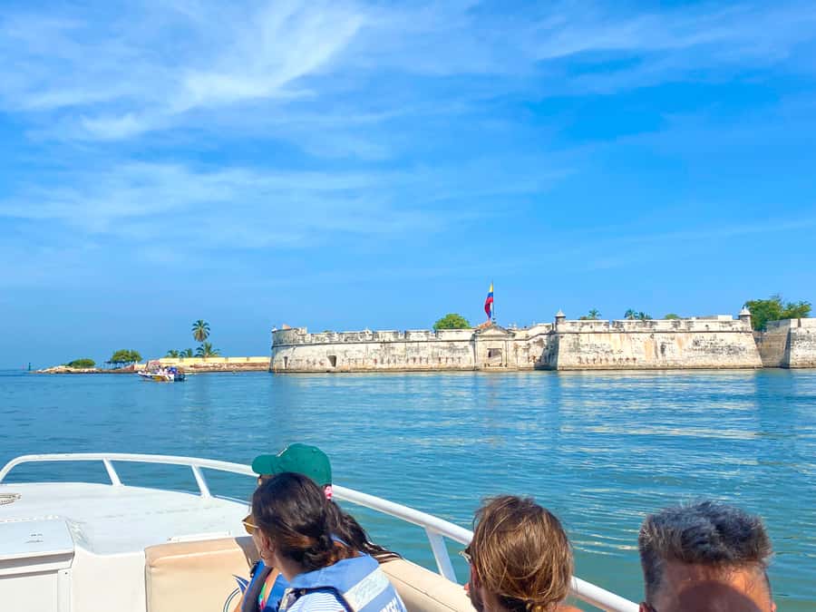 Cartagena: 5-Island Trip by Boat with Lunch and Snorkeling - A long island day with an unusual night finale