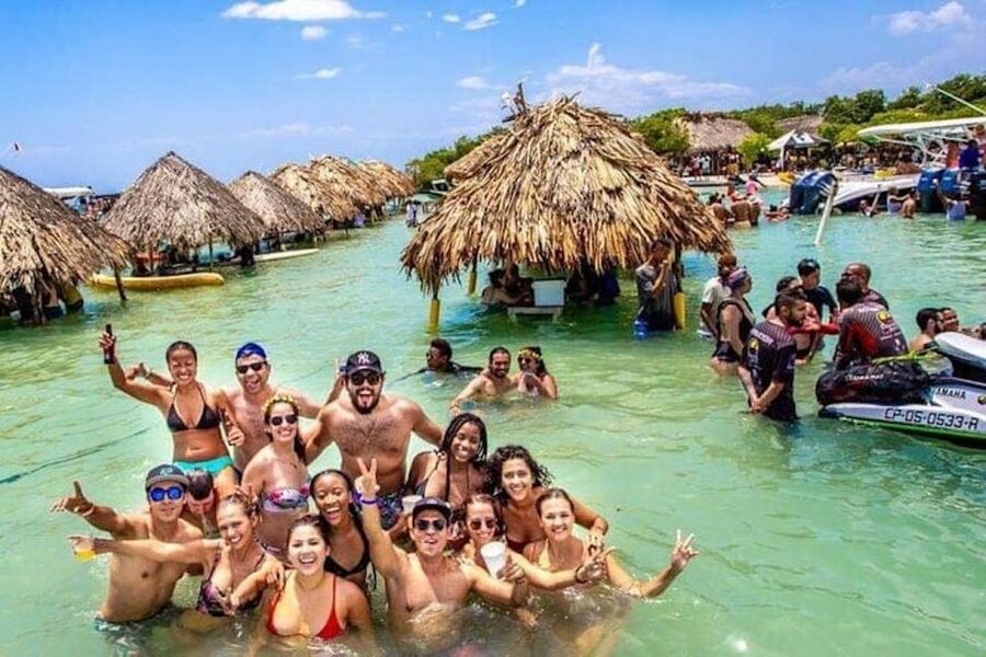 Cartagena: 5 Islands Premium Tour with Lunch and Snorkeling - Agua Azul and the move toward Barú