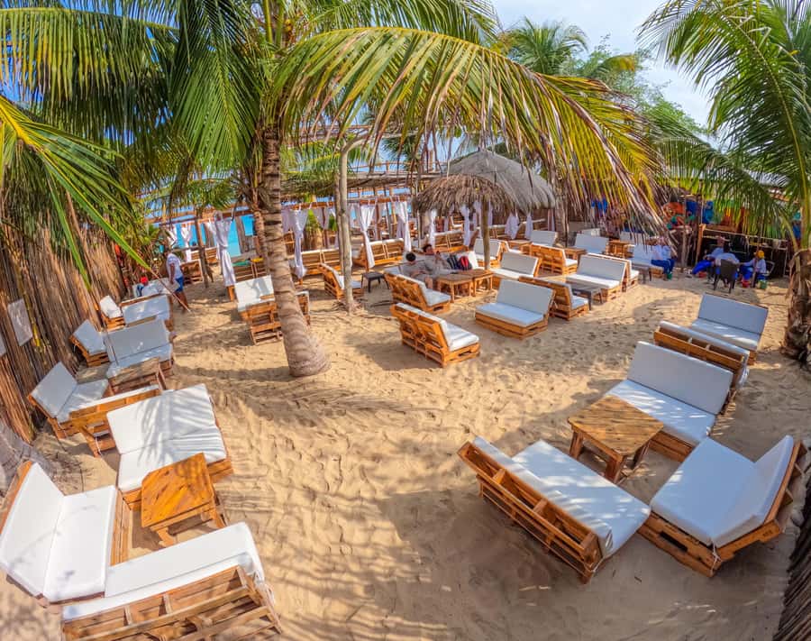 Cartagena: Rosario Islands Day Tour with Snorkel & Lunch - Tierra Bomba: a calmer final stop with a broad view