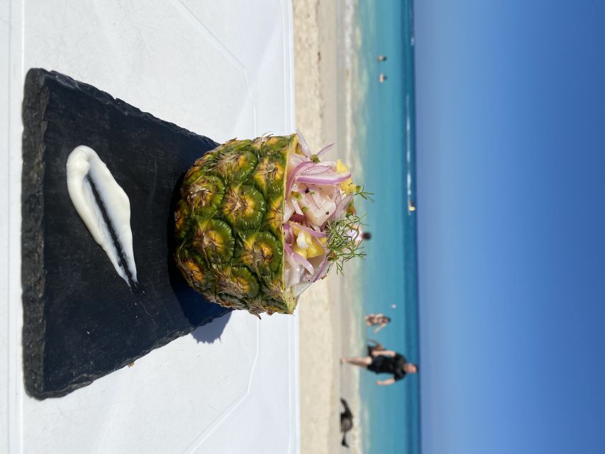 Cartagena: Rosario Islands Day Tour with Snorkel & Lunch - Guides, group atmosphere, and language