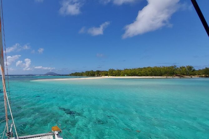 Catamaran Full-Day 3 island Northern Isles Cruise in Grand Baie - Gabriel Island and its famous sandbar