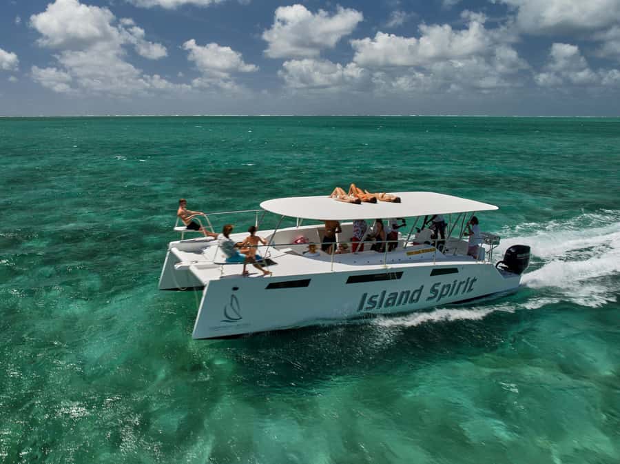 Catamaran Mauritius: South East 5 Islands Catamaran Cruises - The lagoon ride and the five-island idea