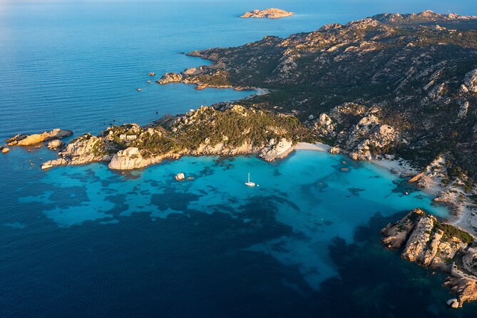 Catamaran tour of the islands of the La Maddalena Archipelago - Pink Beach and the rules that protect it
