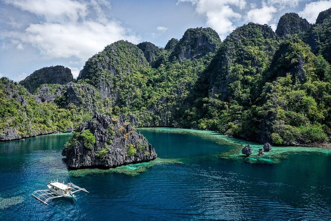 Coron Island Hopping Tour B with Skeleton Wreck & Barracuda Lake - Barracuda Lake and its changing water layers