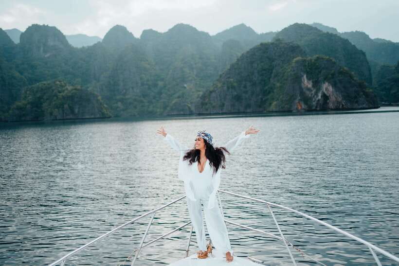 Coron: Private Island-Hopping Tour on a Yacht or Speedboat - Barracuda Lake and the underwater world