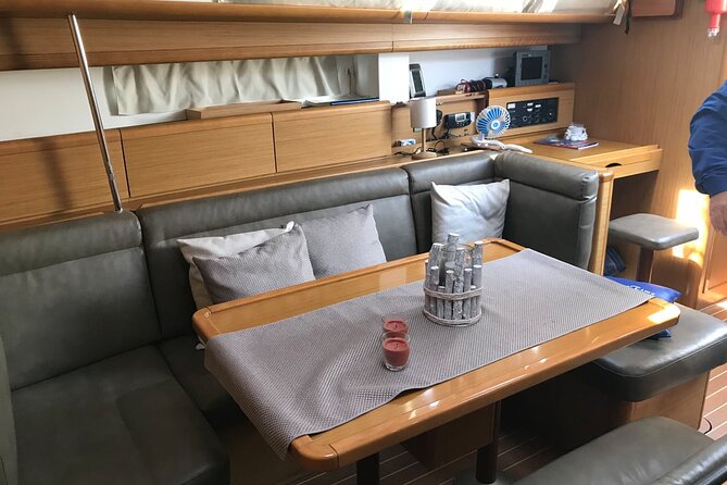 Daily excursion by dinghy to the Maddalena Archipelago - What the boat and crew add