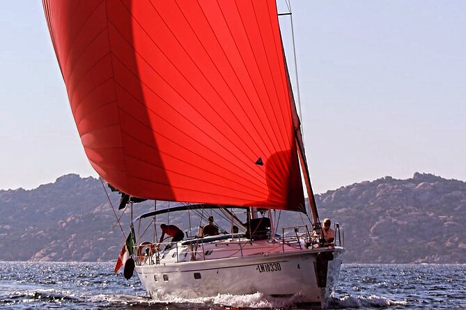Daily sailing trip in the La Maddalena Archipelago - Lunch, fruit, and the rhythm of the day