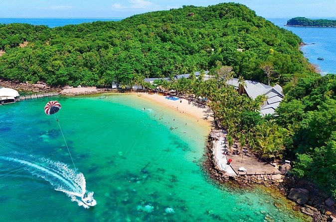 Discover 3 islands of Phu Quoc by boat - More snorkeling and a short fishing session