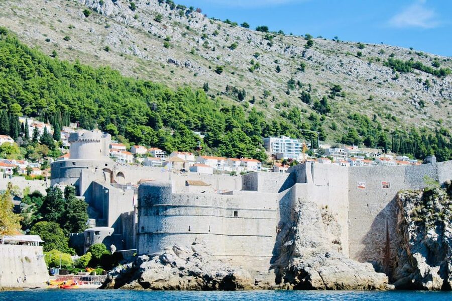 Dubrovnik: 6 hours Blue cave & Elaphiti with optional lunch - Lunch on the boat, with fish, chicken, or vegetables
