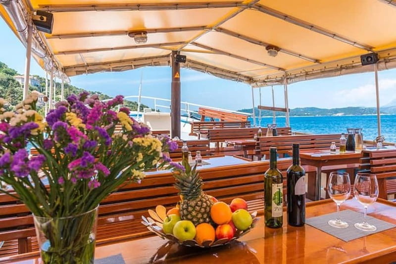 Dubrovnik: Elaphite Islands Cruise with Drinks/Lunch Options - The crew and the atmosphere on board