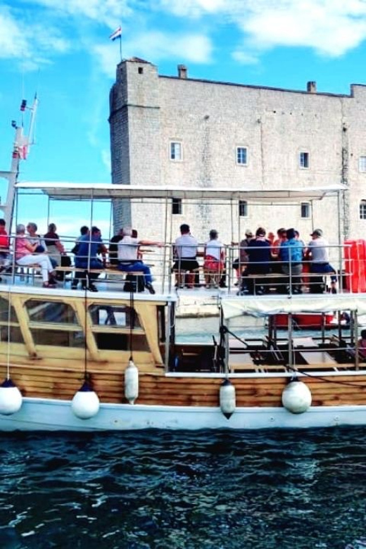 Dubrovnik: Elaphiti Islands Boat Cruise with Lunch & Drinks - Kolocep, the short first taste of island life
