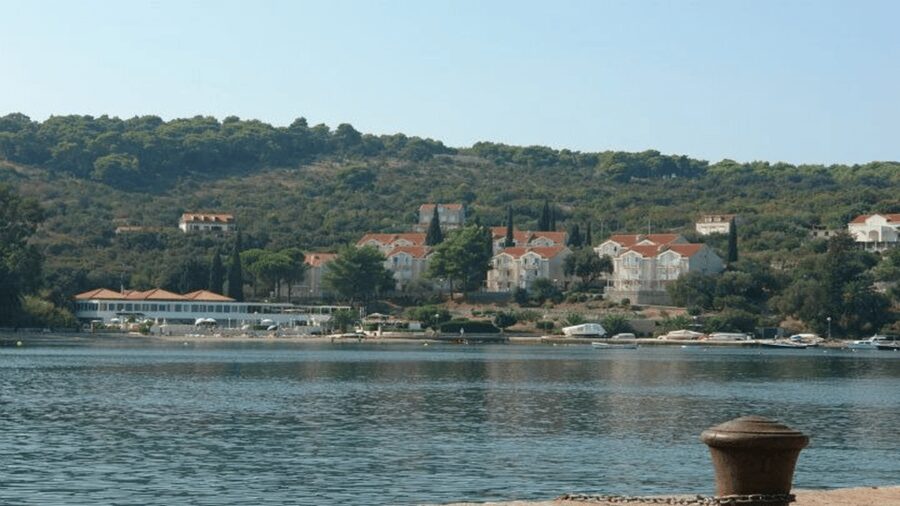 Dubrovnik: Elaphiti Islands Boat Cruise with Lunch & Drinks - Lunch, drinks, and the practical value of the fare