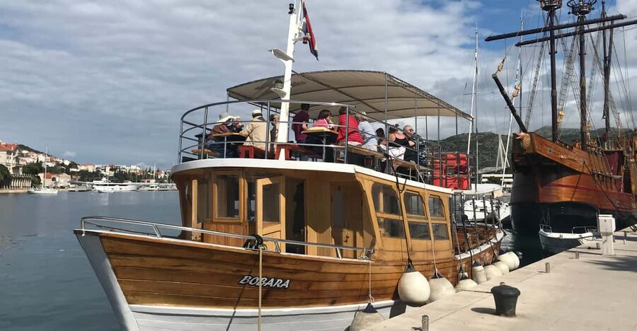Dubrovnik: Elaphiti Islands Boat Cruise with Lunch & Drinks - Sipan and the one-hour middle stop