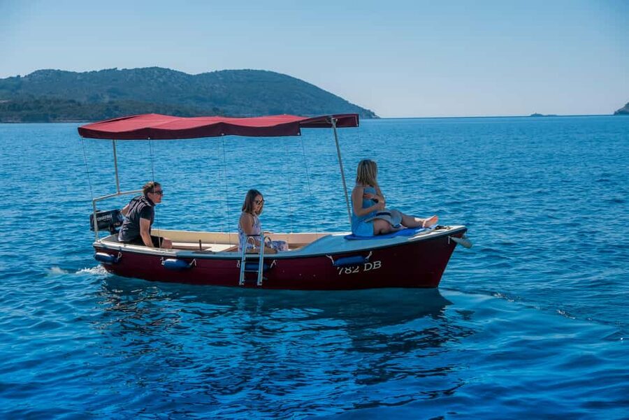 Dubrovnik: Elaphiti Islands Boat Rental - Setting off from Dubrovnik toward the Elaphiti Islands