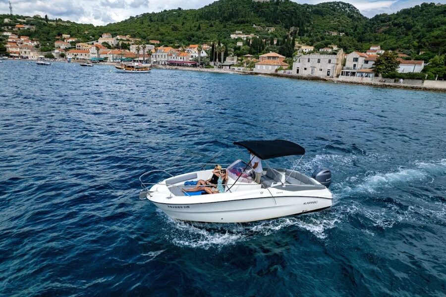 Dubrovnik: Elaphiti Islands Private Day Cruise by Speedboat - What the skipper adds to the experience