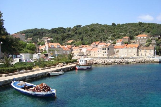 Dubrovnik Island-Hopping Cruise in the Elaphites with Lunch - Leaving Gruž with lunch, wine, and open water