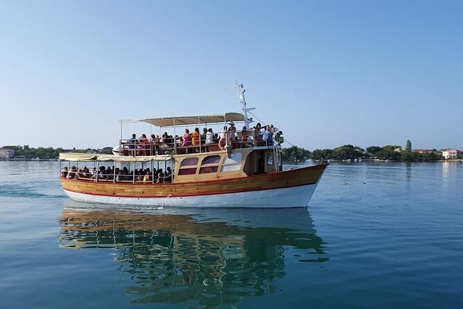 Dubrovnik Islands Boat Tour with Lunch and Unlimited Drinks - Weather, group size, and practical details