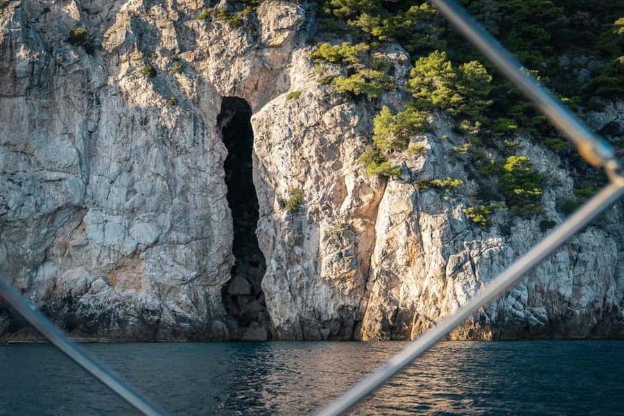 Dubrovnik: Private speedboat tour of Elafiti islands - Food, wine, and the simple comforts on board