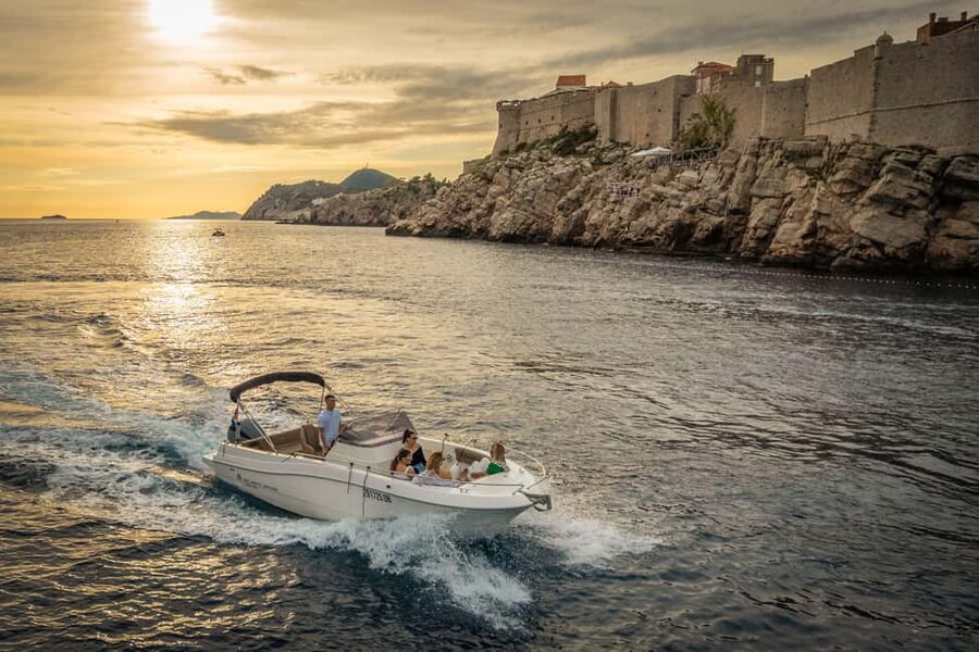 Dubrovnik Private Speedboat Tour to Elaphite Islands - A fast escape from Dubrovnik’s stone walls