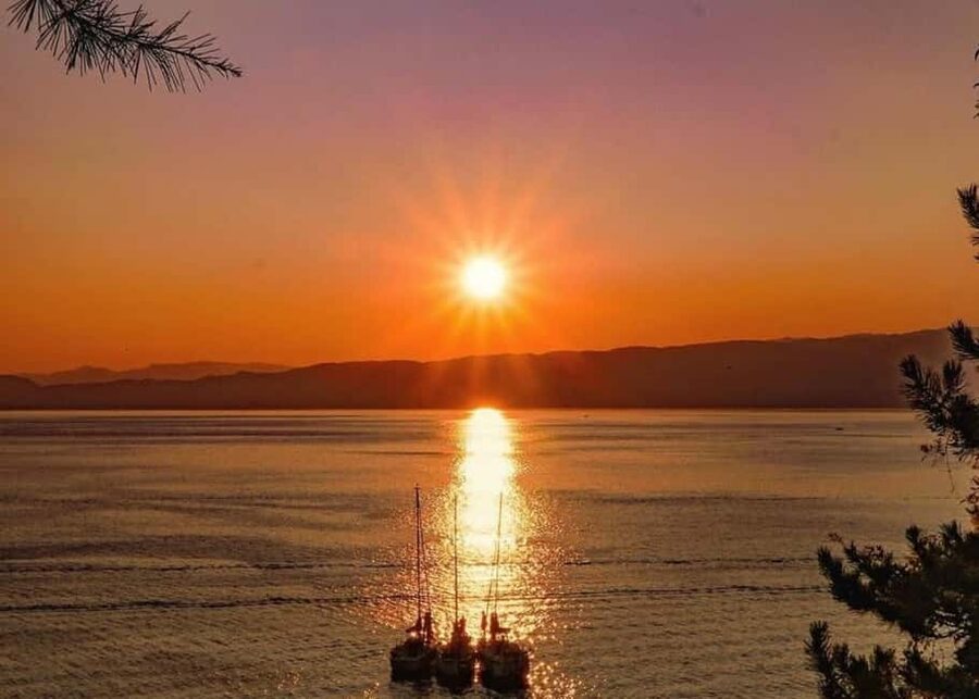 Dubrovnik:Romantic Private Sunset Tour to Old Town& Elafitiy - Finding the Pontoon at Dubrovnik City Marina