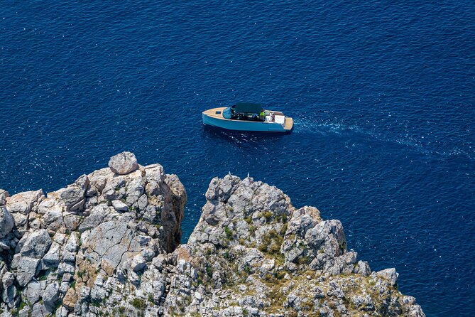 Dubrovnik to Elaphiti: Yacht Escape in Style - The guide makes the difference