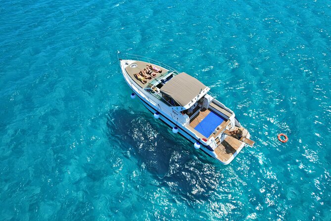 Egadi Islands Tour Favignana Levanzo by Boat with Lunch from Trapani - A full day between the coves of Favignana and Levanzo