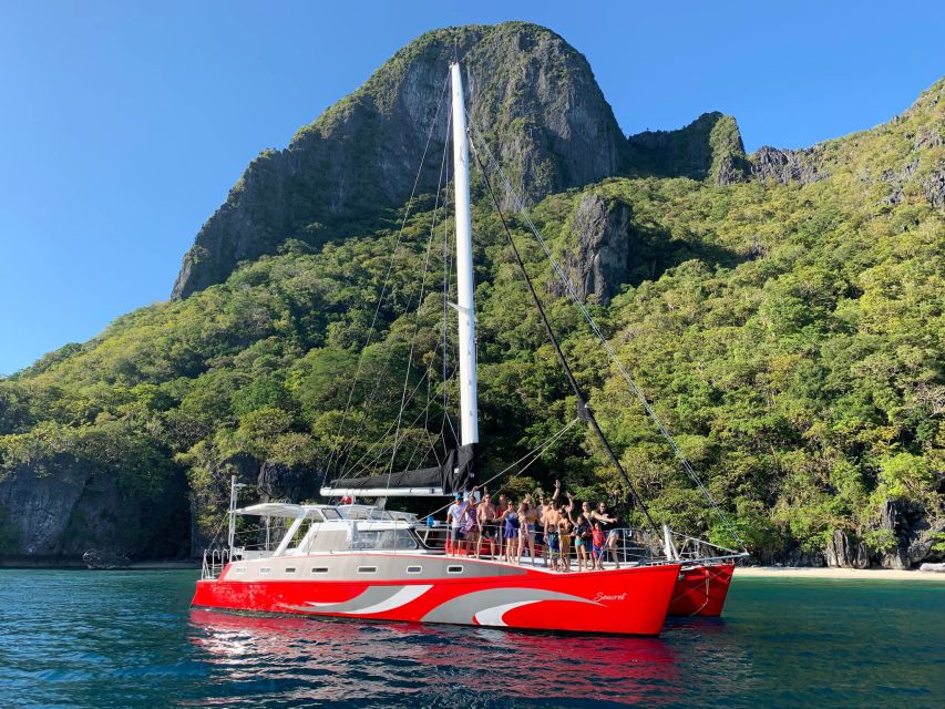 El Nido: Full-Day Premium Island Hopping Catamaran Cruise - Star Beach and the private beach advantage