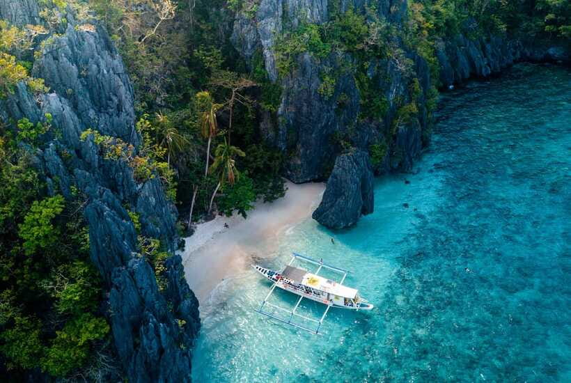 El Nido: Island Hopping Adventure by Haqqy Life - Seven Commandos Beach: an easy first stop