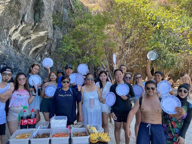 El Nido: Island Hopping Tour A - Small Lagoon and the appeal of paddling