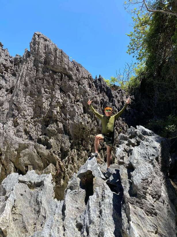 El Nido: Island Hopping TOUR A with Lunch, Transfer & EDTF - Secret Lagoon, through a rocky opening