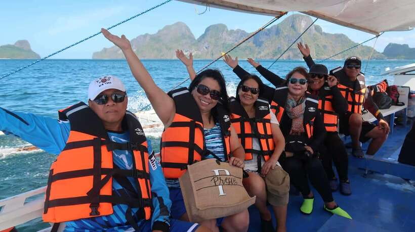 El Nido: Island Hopping TOUR A with Lunch, Transfer & EDTF - What the boat day feels like in practice