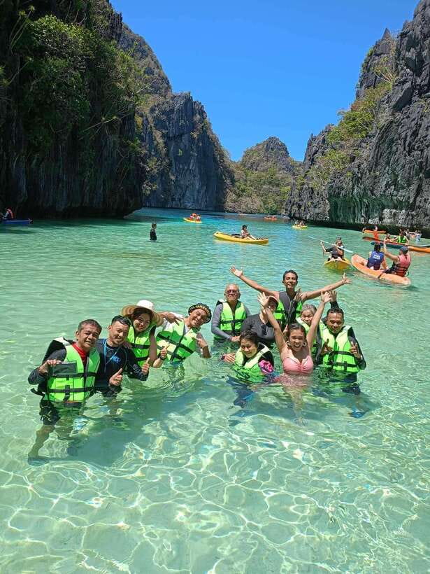 El Nido: Island Hopping Tour A - Entering Bacuit Bay by boat