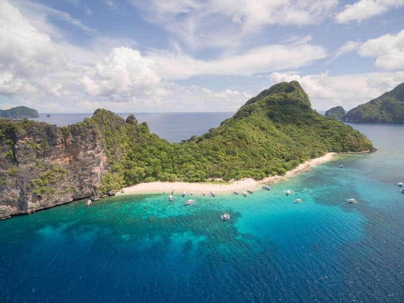 El Nido Island Hopping Tour C: Hidden Beaches & Shrine - Hidden Beach brings rocks, clear water, and a natural stage