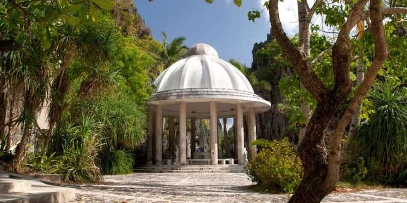 El Nido Island Hopping Tour C: Hidden Beaches & Shrine - Matinloc Shrine adds a spiritual stop and a high viewpoint