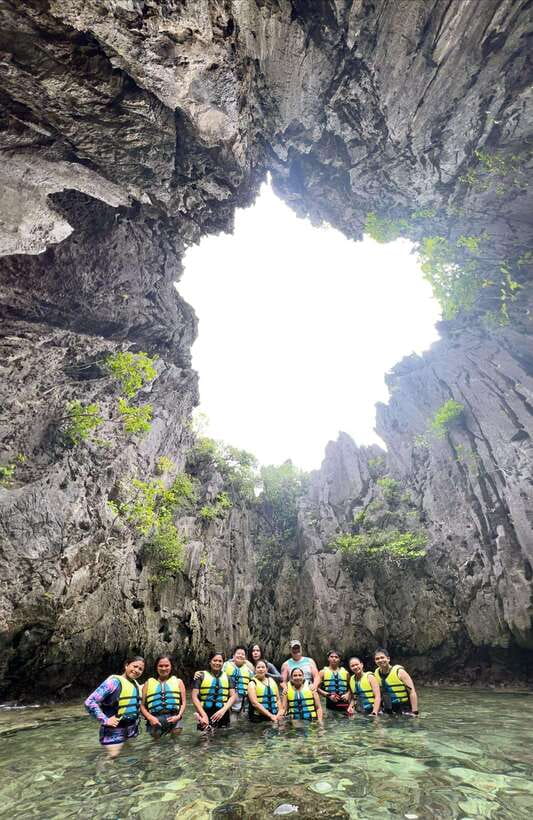 El Nido: Island Hopping Tour C with Lunch EDTF included - The morning pickup and the shared boat