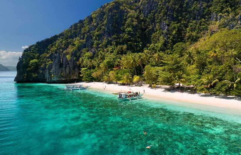 El Nido: Private/Exclusive Island Hopping Tour B BEST PRICE! - The guides and crew shape the day