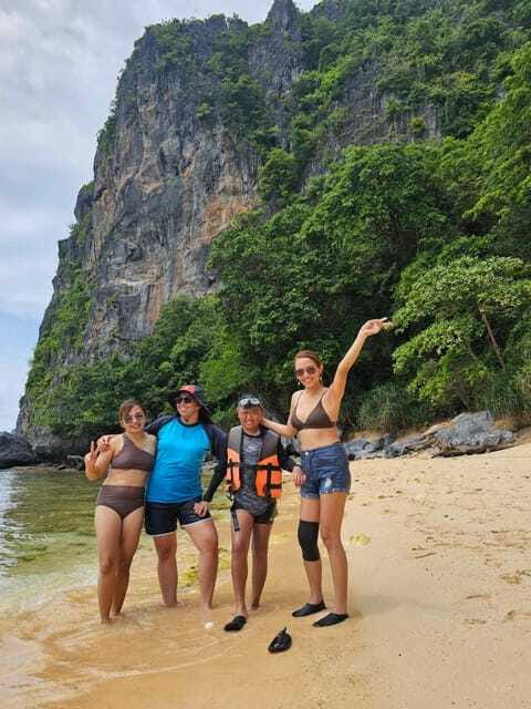 El Nido: Private/Exclusive Island Hopping Tour D BEST PRICE - What to bring for a wet boat day