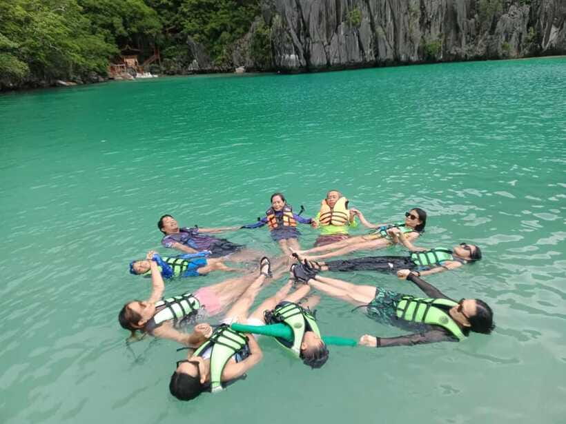 EL NIDO: Private Island Hopping Tour A with BUFFET LUNCH - Guides, photos, and the human side of the day