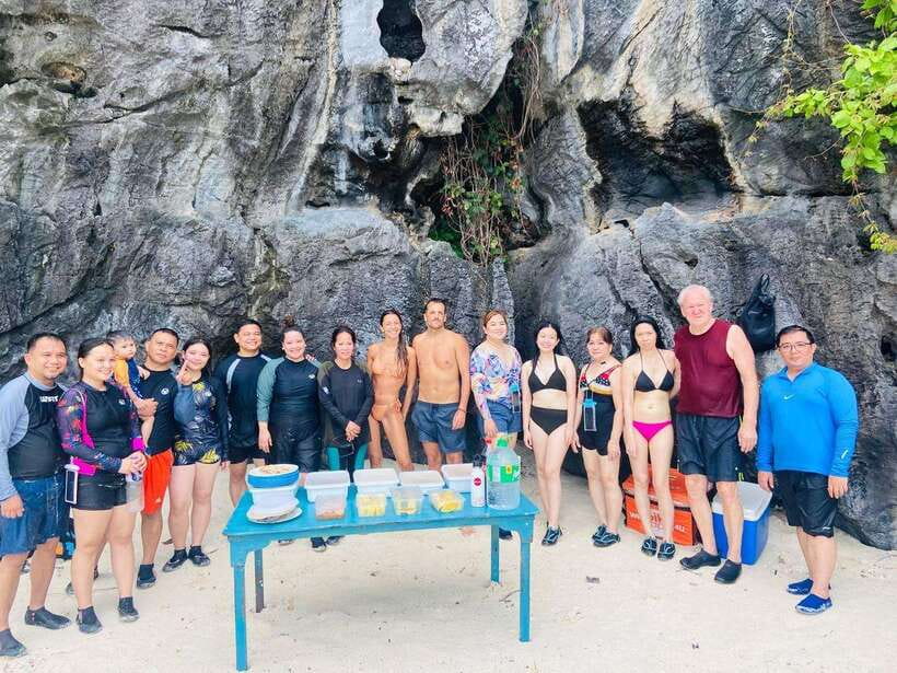 EL NIDO: Private Island Hopping Tour C w/BUFFET LUNCH - Helicopter Island begins the day with coral and cliffs