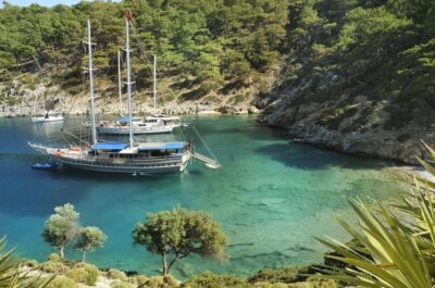 12 Islands Boat Tour with Lunch and Hotel Pickup