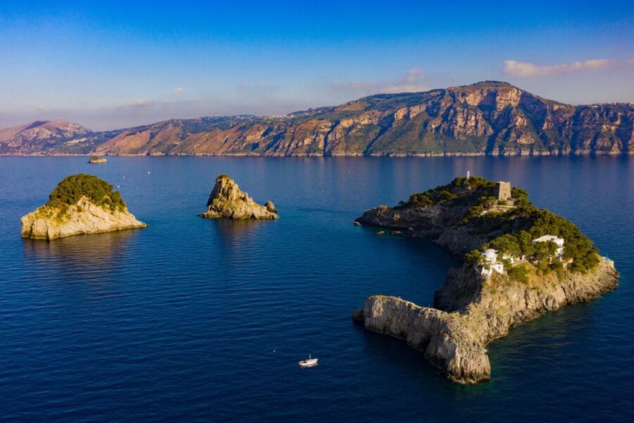 From Amalfi: Li Galli and Capri Islands Boat Tour - Who should book this boat day