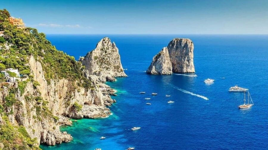 From Amalfi: Li Galli and Capri Islands Boat Tour - Snacks, drinks, and the rhythm on board