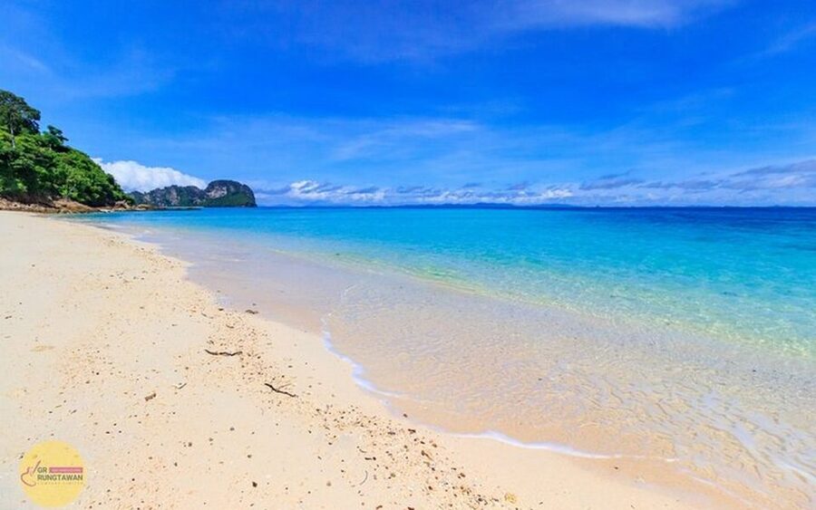 From Ao Nang: Phi Phi Islands Day Tour by Boat with Lunch - Pileh Lagoon brings the clearest water