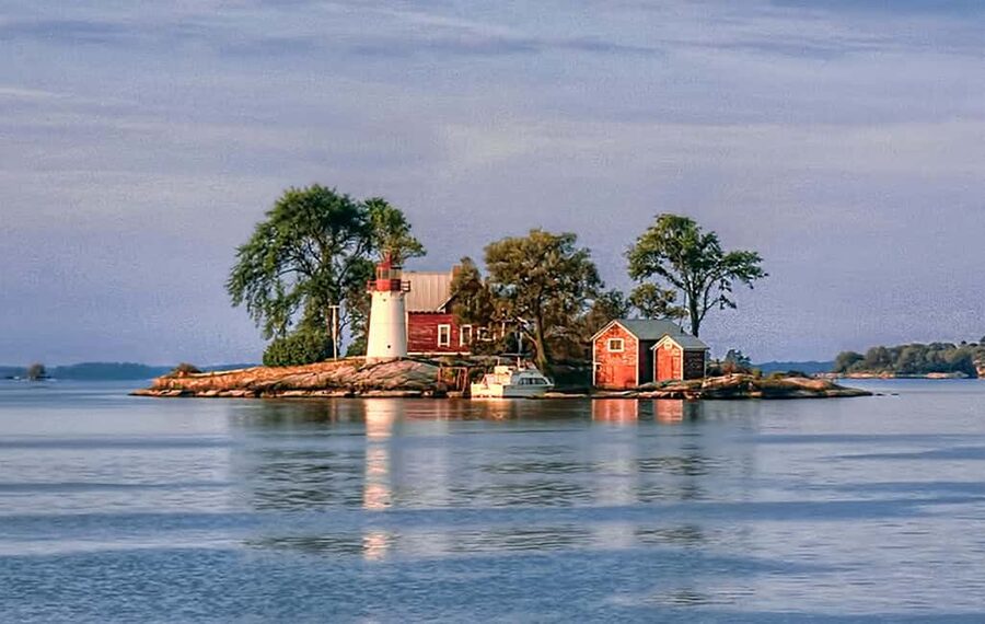 From Brockville: 1000 Islands 2.5-Hour Singer Castle Cruise - Seventy minutes among the Canadian Thousand Islands