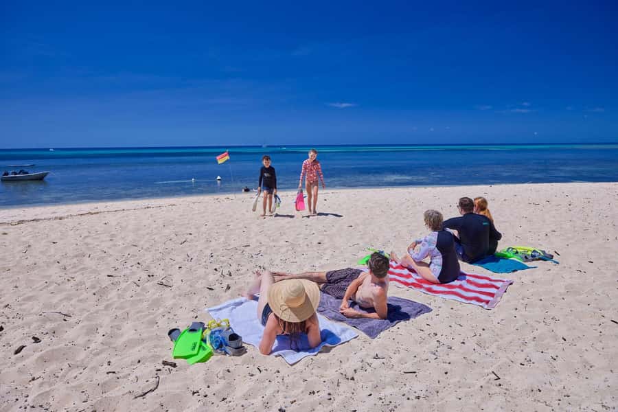From Cairns: 2 Islands 1 day - Fitzroy & Green Islands - The short transfer from Fitzroy to Green Island