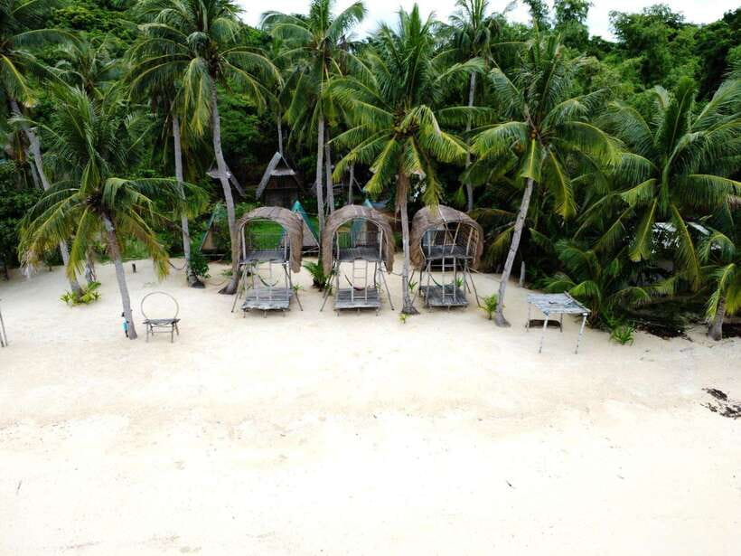 From Coron Town: Beaches and Islands Boat Tour with Lunch - Crew service and the small-boat tradeoff
